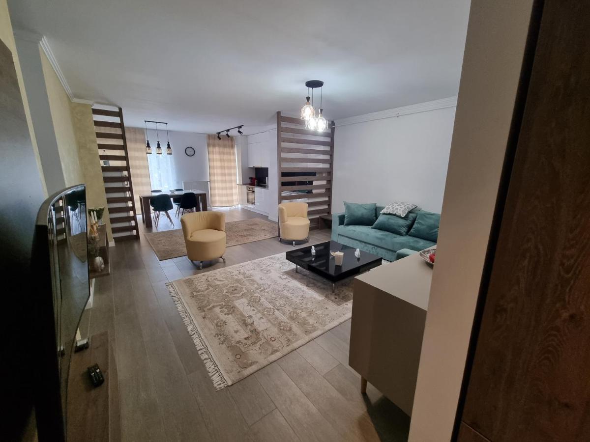 Apartament Superb In Regim Hotelier- Arad Plaza Esterno foto